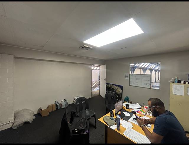 1,163M² WAREHOUSE TO LET IN PAROW INDUSTRIAL